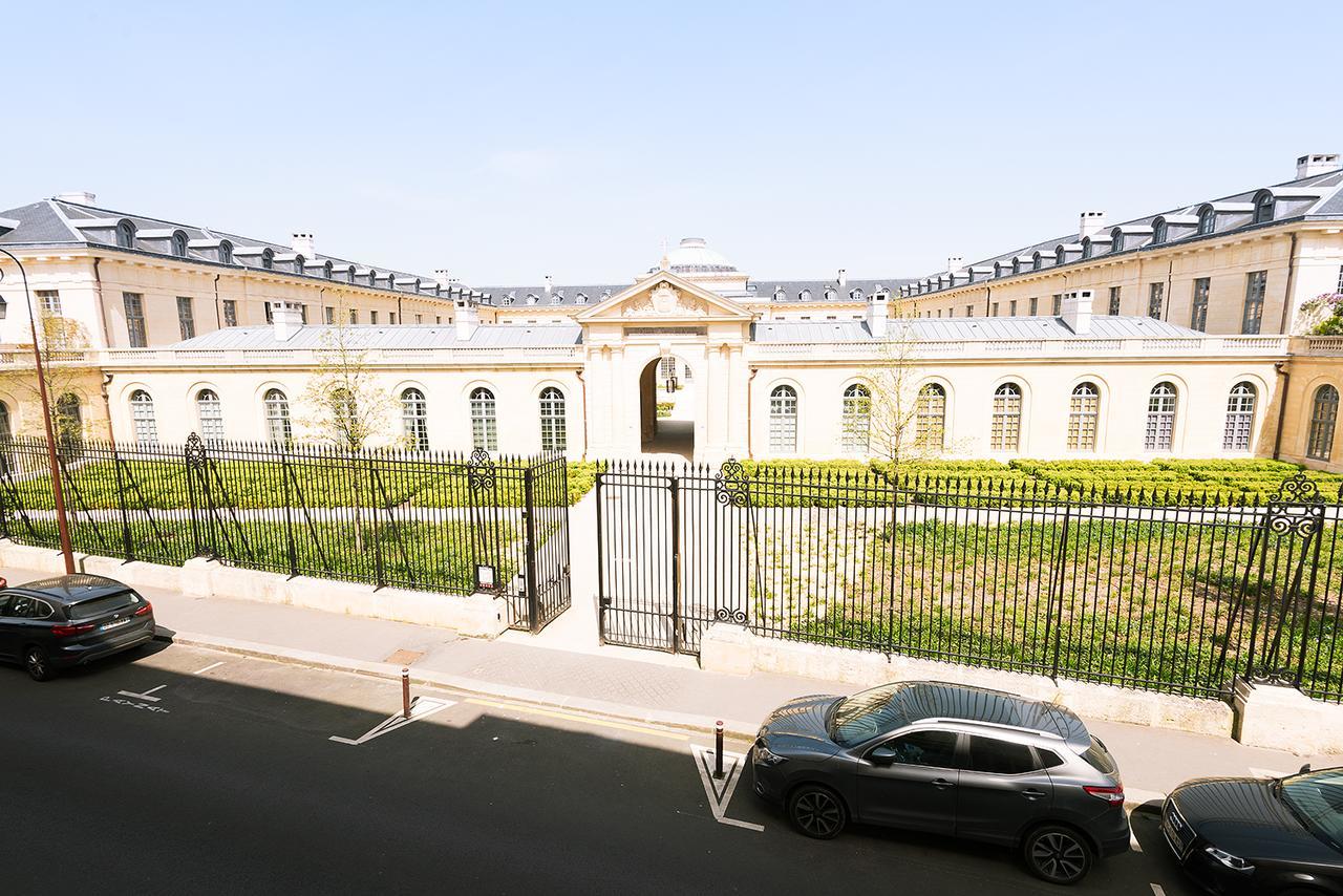 Hotel Des Lys Versailles Exterior photo